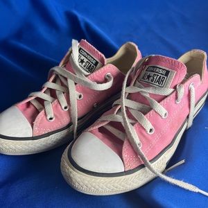 Pink low top Girls Converse US size 3